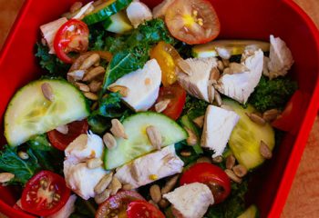 Kale-Salad-with-Chicken_kn9nhm